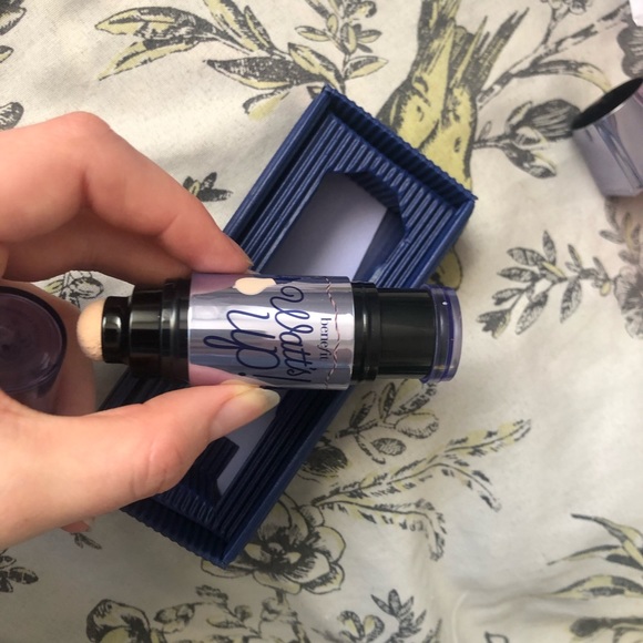 BRAND NEW BENEFIT WATTS UP HIGHLIGHTER - Picture 3 of 3